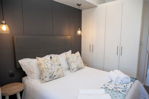 2 bedrooms, in-room safe, iron/ironing board, free WiFi