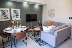 Interior - Oyster Lagoon Villa - Luxurious 2 Bed Apartment (Knysna)