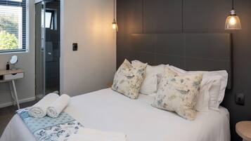 2 bedrooms, in-room safe, iron/ironing board, free WiFi