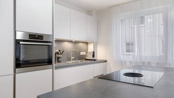 Kühlschrank, Ofen, Herdplatte, Geschirrspüler