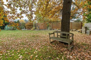 Property grounds - Holiday Apartment "Felsenweg" with Shared Garden, Balcony and Wi-Fi (Lauterbach (Hessen))