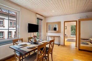 Dining - Apartment 'Ferienwohnung Luise' with Private Terrace, Balcony and Wi-Fi (Bad Bergzabern)