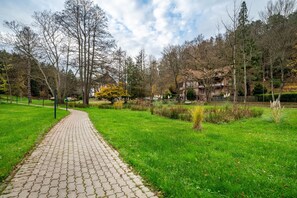 Property grounds - Apartment 'Ferienwohnung Luise' with Private Terrace, Balcony and Wi-Fi (Bad Bergzabern)