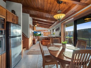 Interior - The Eagles Nest – Couples Escape (Ellicottville)