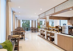 Free daily buffet breakfast - Sunrise Mountain View Resort  (Vang Vieng)