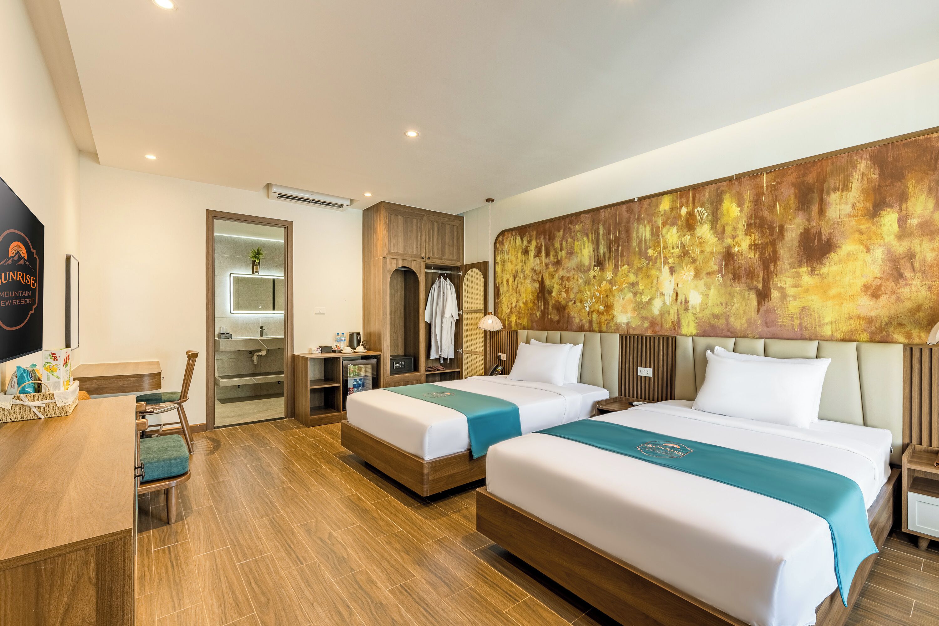 Habitación Deluxe con 2 camas individuales, 2 camas individuales, vista a la alberca | Escritorio 