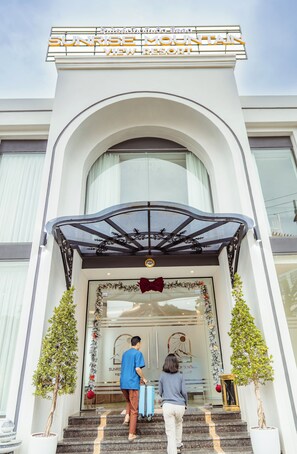 Front of property - Sunrise Mountain View Resort  (Vang Vieng)