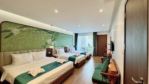 Deluxe Family Pool View | Desk