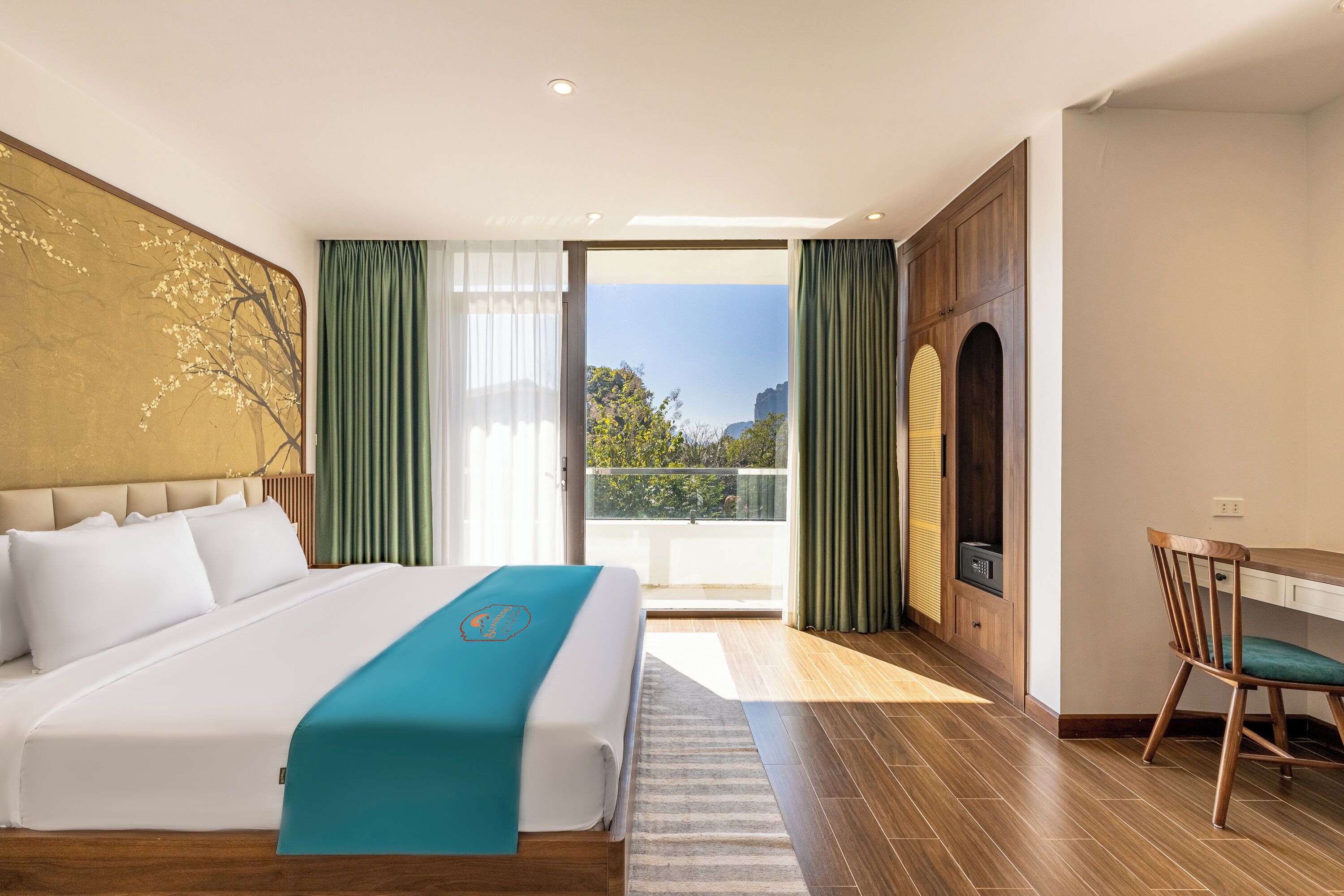 Connecting Family Room | Desk