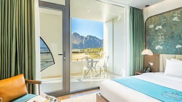 Deluxe Double Room, Pool View | Desk