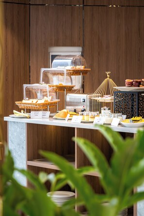Free daily buffet breakfast - Sunrise Mountain View Resort  (Vang Vieng)