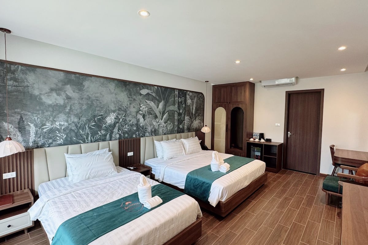 Deluxe Triple Room, Balcony, Mountain View | Desk