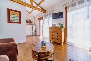 Deluxe Suite, City View