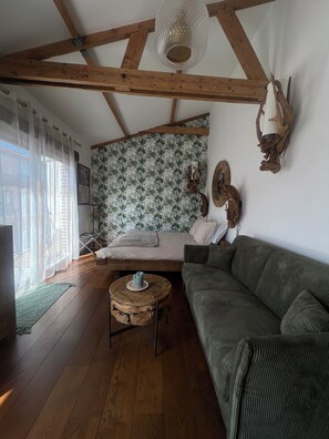 Deluxe Suite, City View