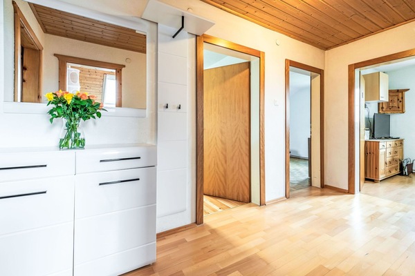 Eigentum, Holz, Cabinetry, Tür, Pflanze, Gebäude, Fussboden, Blume, Schatten