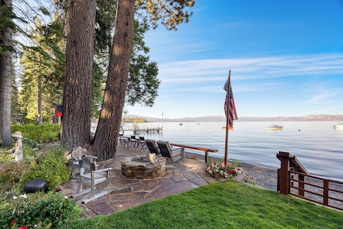 Homewood Lakefront by AvantStay | Private Beach & Lake Access + Views!