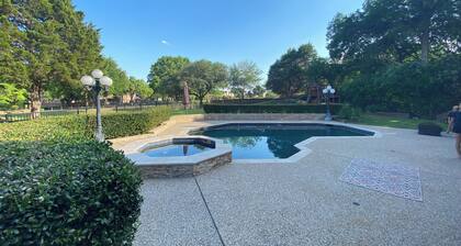 Peaceful and Relaxing 6BR Home on Golf Course with Pool, Hot Tub and Sauna.
