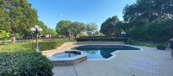 Peaceful and Relaxing 6BR Home on Golf Course with Pool, Hot Tub and Sauna.