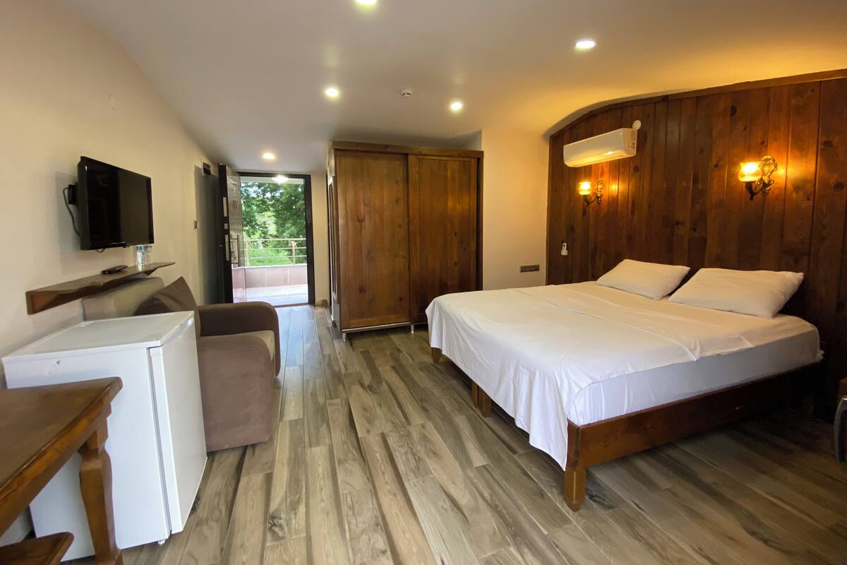 Deluxe Triple Room, Balcony | Premium bedding, minibar, laptop workspace, rollaway beds (surcharge)