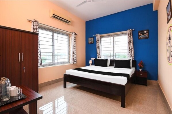 Free WiFi, bed sheets