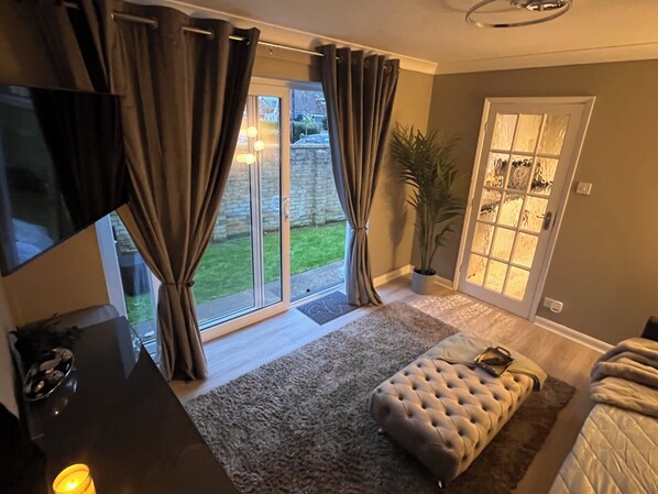 1 Schlafzimmer, Schreibtisch, Bügeleisen/Bügelbrett, kostenloses WLAN