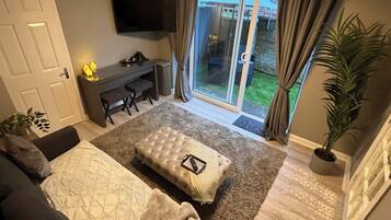 1 bedroom, desk, iron/ironing board, free WiFi