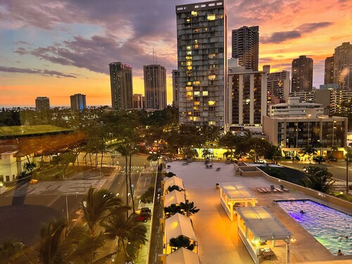 Waikiki Beach Designer Studio with Amazing Views