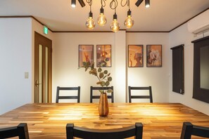Condo, Balcony | In-room dining