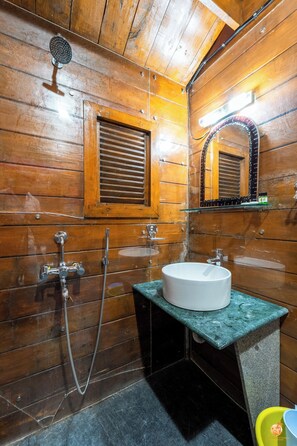Shower, free toiletries, towels, soap - Timber Tide Beach Cottages By Green Concept (Candolim)