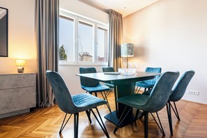 Deluxe Διαμέρισμα, Μη Καπνιστών | 2 υπνοδωμάτια, σίδερο/σιδερώστρα, δωρεάν Wi-Fi 