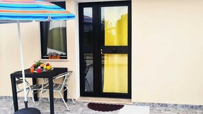Outdoor dining - Double room 1 with separate entrance (Cariati)
