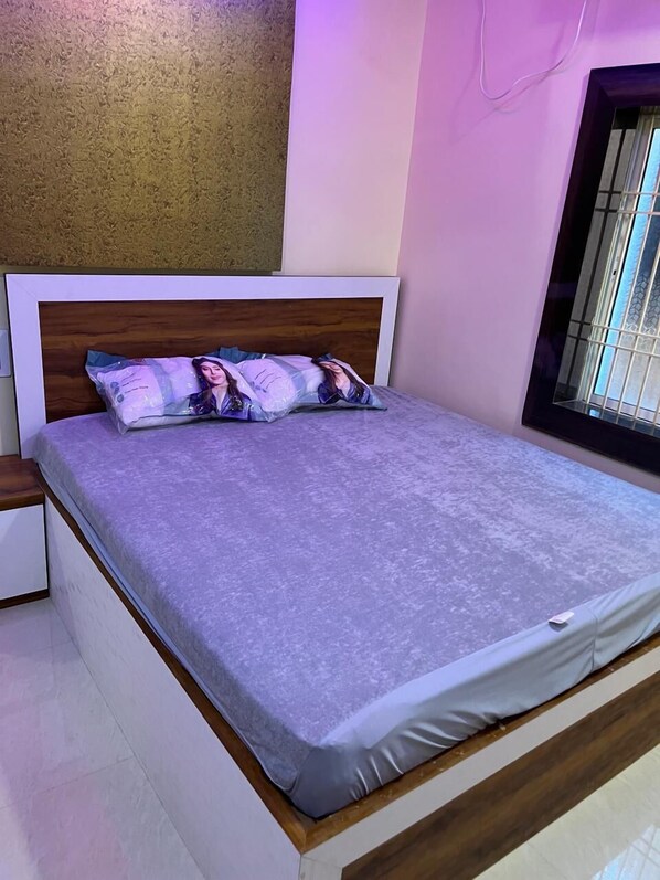 Desk, laptop workspace, free WiFi - Sindura Lodge (Gop)