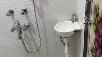 免费洗浴用品、吹风机、毛巾、肥皂