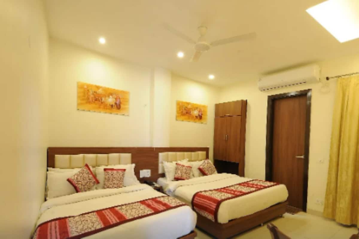 Family Room, City View