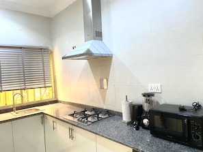 Apartamento, sacada | Cozinha privada