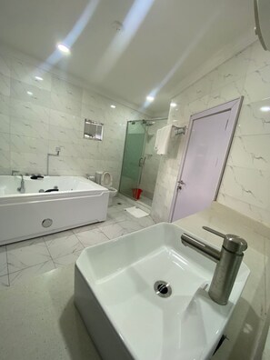 Bathroom - Am Place Luxury Apartments (Abuja)