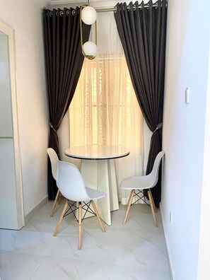 Appartement, balkon | Woonruimte