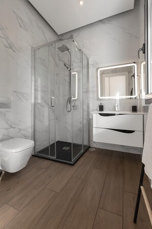 Comfort Double Room, Pool View | Bathroom