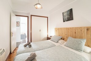 3 chambres, fer et planche à repasser, lit parapluie, Wi-Fi gratuit