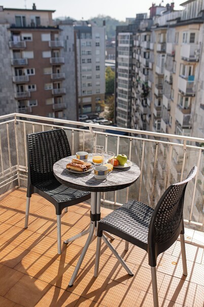 Amara Apartmnt *AMONAREN ETXEA*. Free WiFi, ROOMS, rent parking.