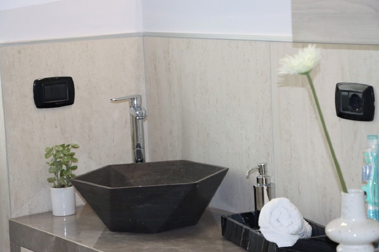 Dusche, Haartrockner, Bidet, Handtücher