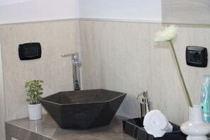 Shower, hair dryer, bidet, towels - A casa di Ro - Cozy apartment in the center of Nola (Nola)