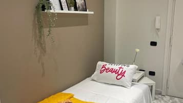 2 slaapkamers, een bureau, een strijkplank/strijkijzer, gratis wifi