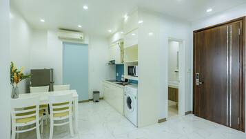 Apartment, 2 Bedrooms, City View | In-room dining