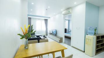 Apartment, City View | In-room dining