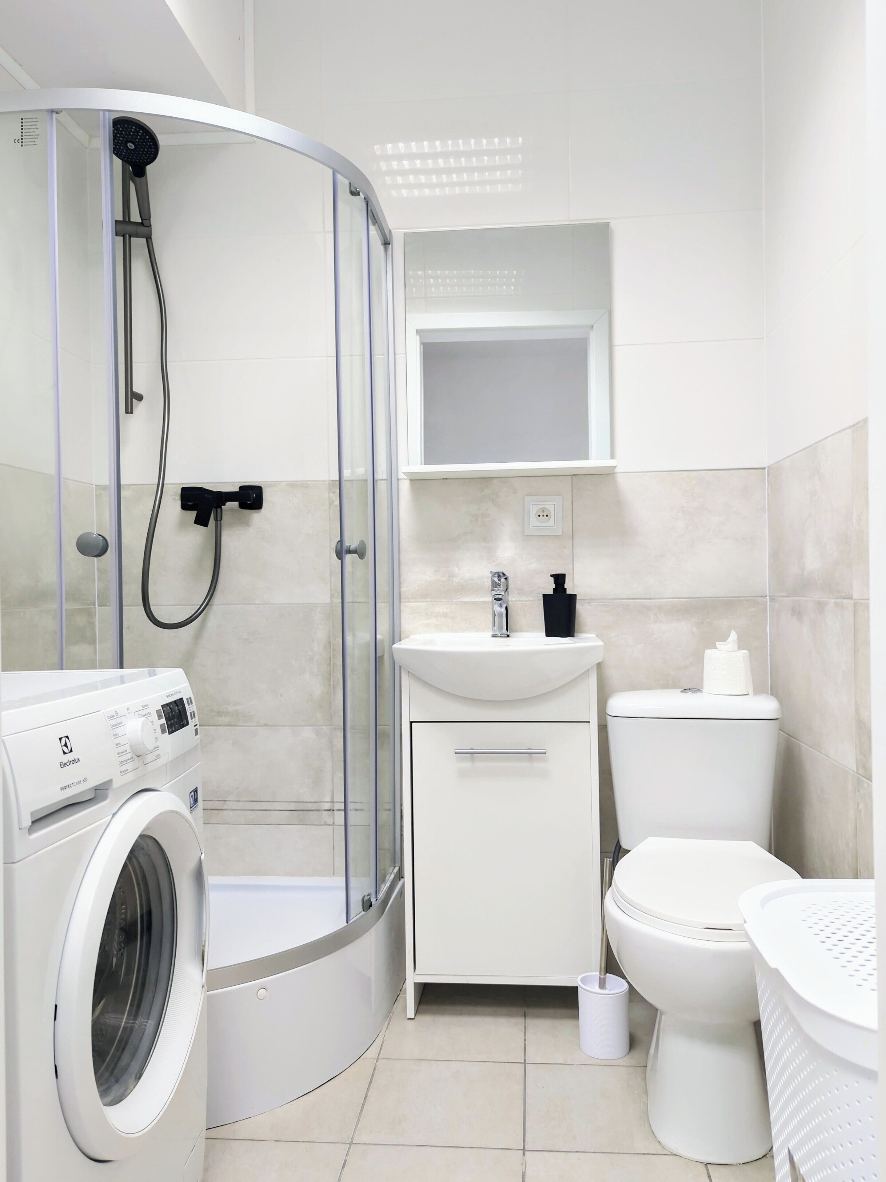 Shower, free toiletries, towels, soap