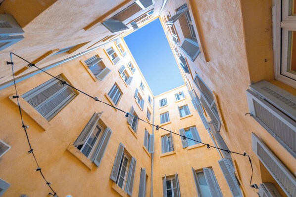 บริเวณภายนอก