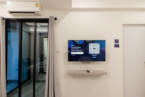 Television - P9 Ratchada Hotel (Bangkok)