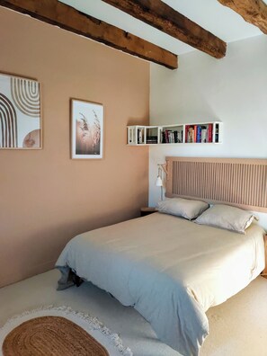 4 chambres, fer et planche à repasser, Wi-Fi, draps fournis