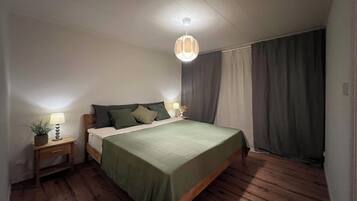 3 bedrooms, desk, iron/ironing board, WiFi
